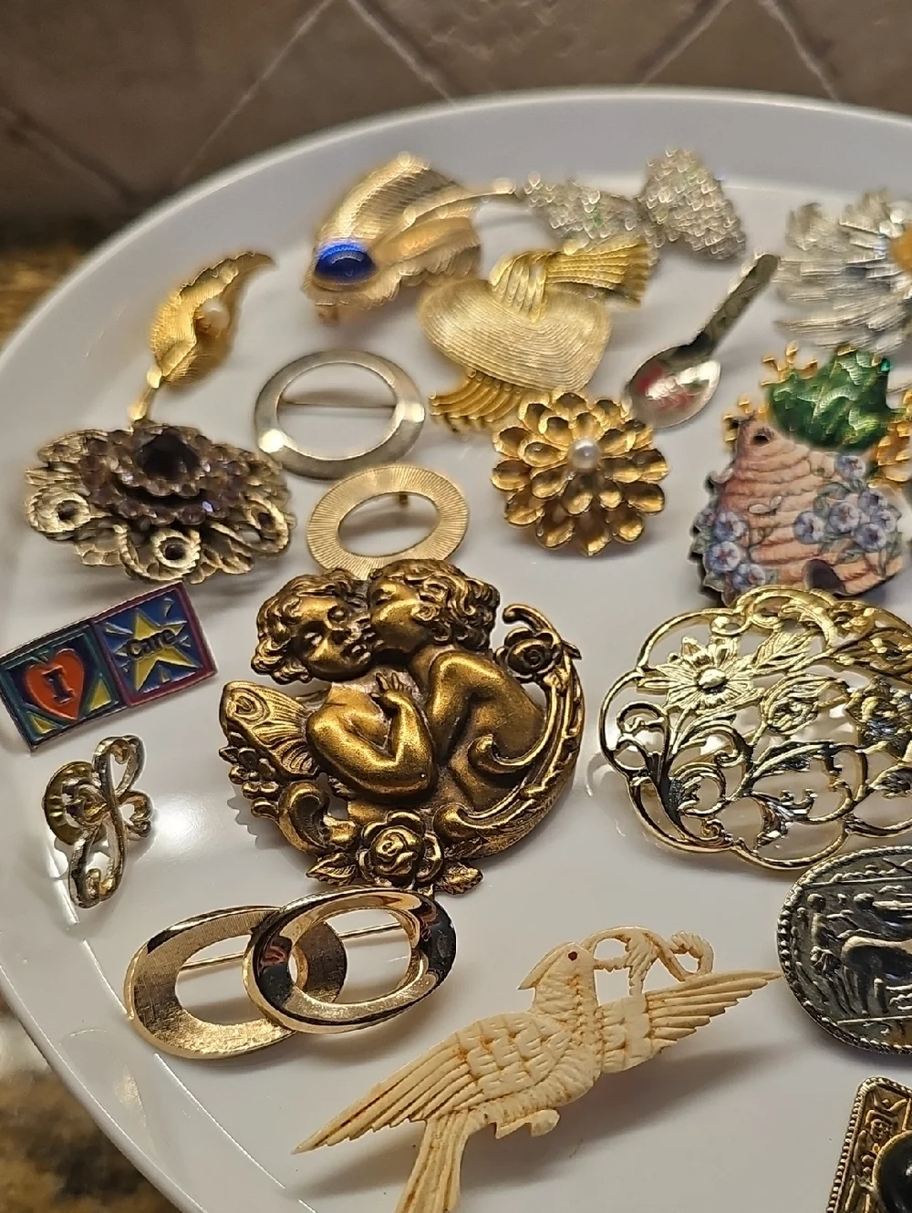 32 Pcs Women’s Brooch Lot - Mixed Brooches - Picture 2 of 8